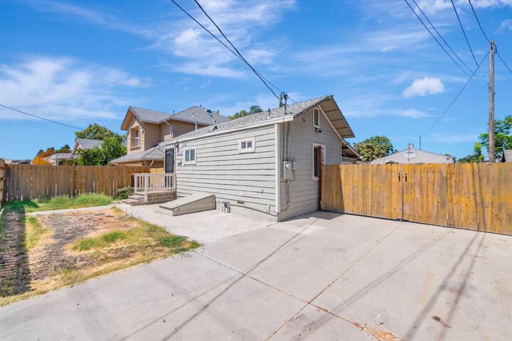 Property Photo: 536 E Locust CA 95240