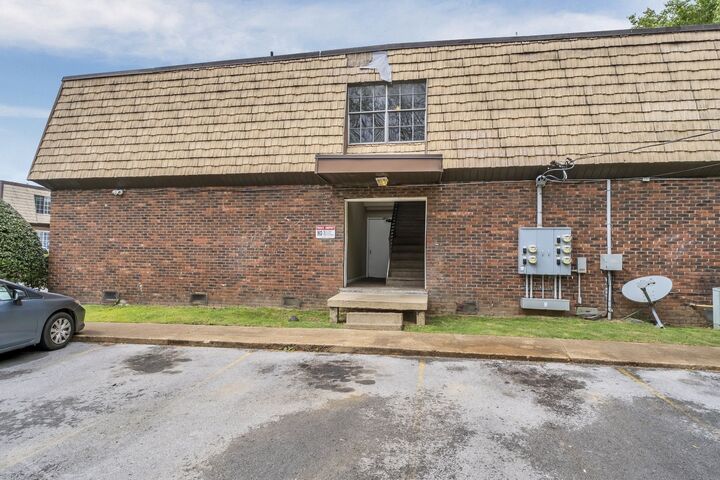 Property Photo: 441 Harding Pl H3 TN 37211