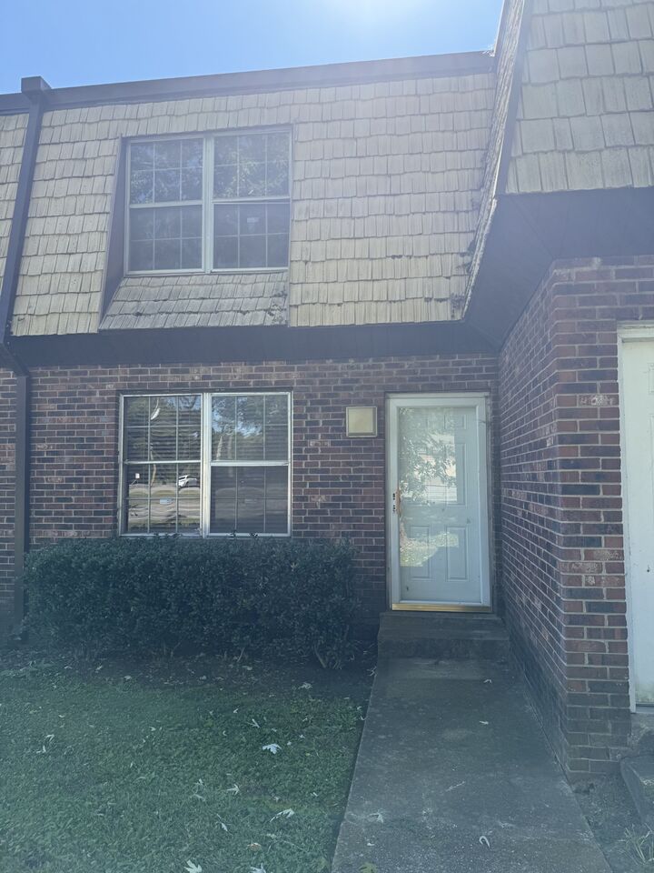 Property Photo: 441 Harding Pl C2 TN 37211