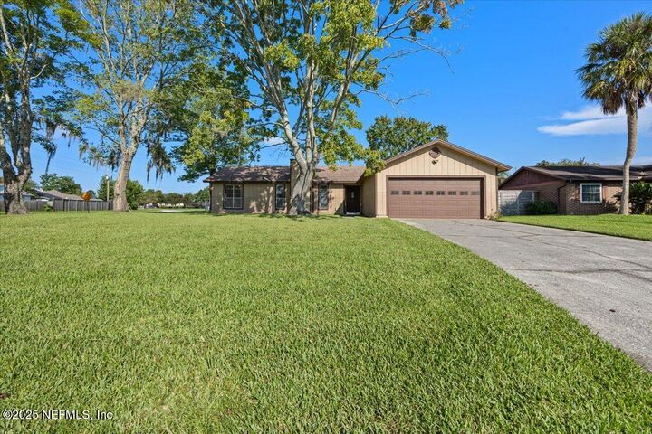 Property Photo:  1617 Morningside Drive  FL 32068