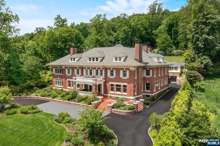 Property Photo:  88 S Mountain Avenue  NJ 07042 