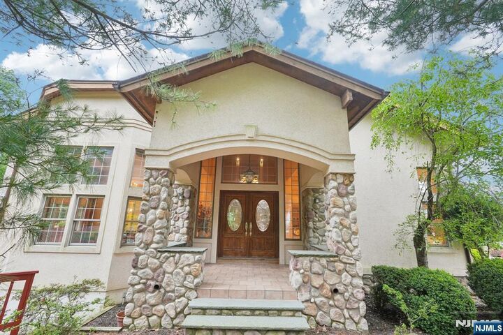 Property Photo:  45 Dykers Farm Road  NJ 07508 