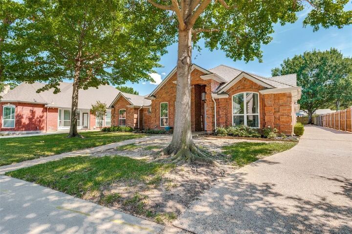 Property Photo: 6204 Millwood Court TX 76016