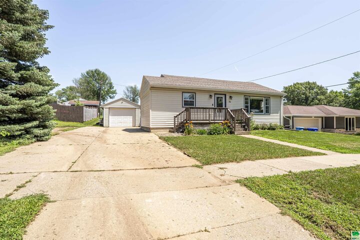 Property Photo: 114 9th Ave SE IA 51031