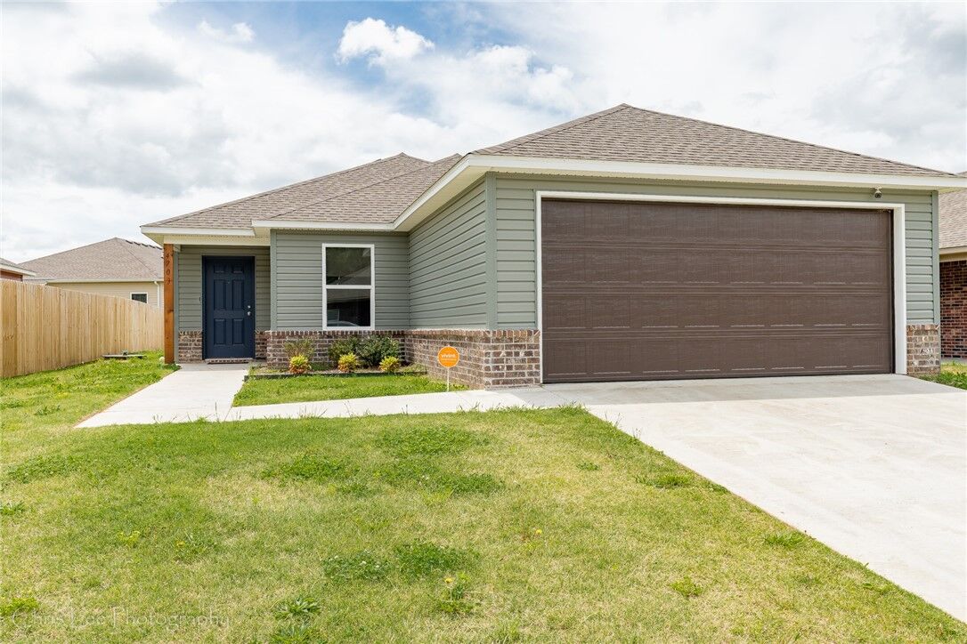 Property Photo:  4703 Hoover Loop  AR 72704 