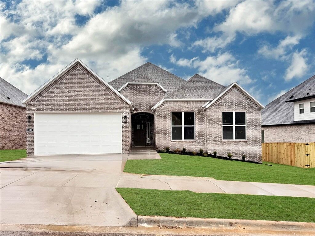 Property Photo: 2846 N Grey Squirrel Drive AR 72704