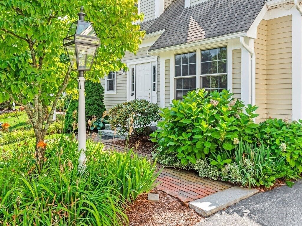 Property Photo:  725 Boston Post Rd 10  MA 01776 