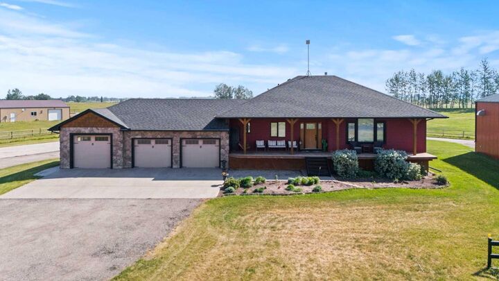 Photo de la propriété:  3100 Range Road 254  AB T1P 0K4 