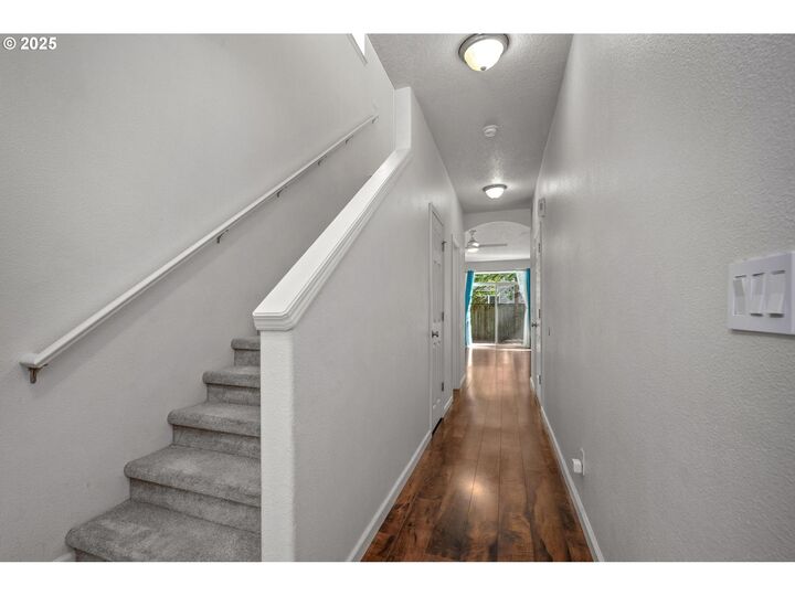 Property Photo: 1034 SE Bacarra St OR 97123