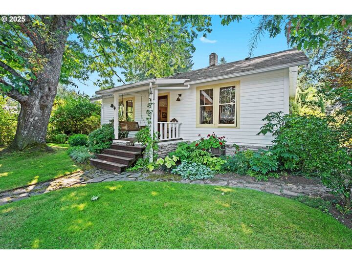Property Photo: 11405 SW 47th Ave OR 97219