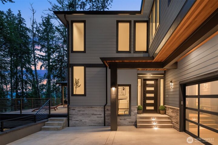 Property Photo:  17750 SE 63rd Place  WA 98006 