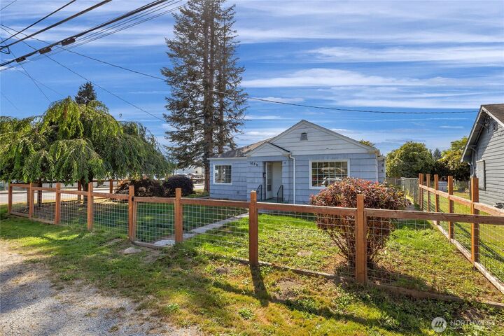 Property Photo: 1629 S 6th Street WA 98273
