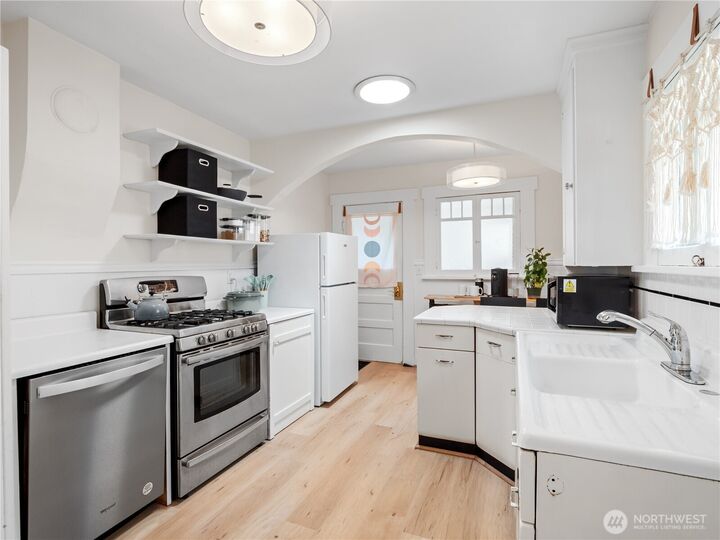Property Photo: 9701 Roosevelt Way NE WA 98115