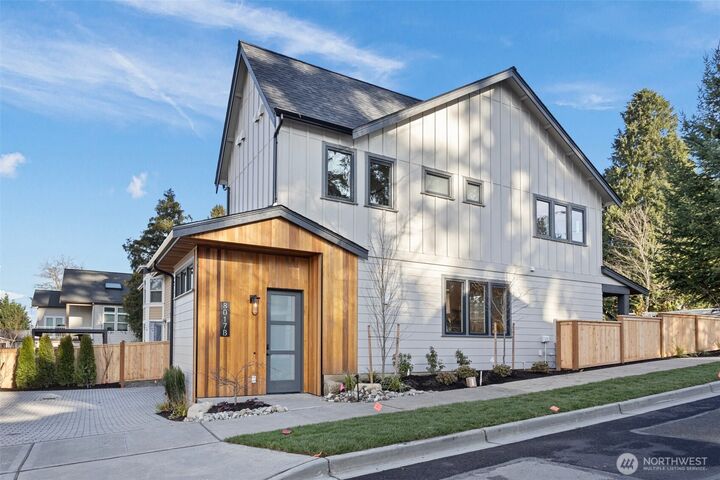 8017  126th Avenue NE B  Kirkland WA 98033 photo