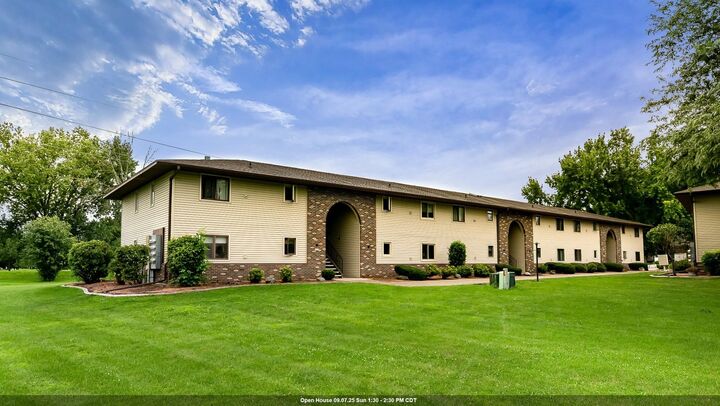 1735 Maricopa Drive B  Oshkosh WI 54904-6703 photo