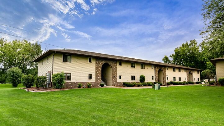1735 Maricopa Drive B  Oshkosh WI 54904-6703 photo