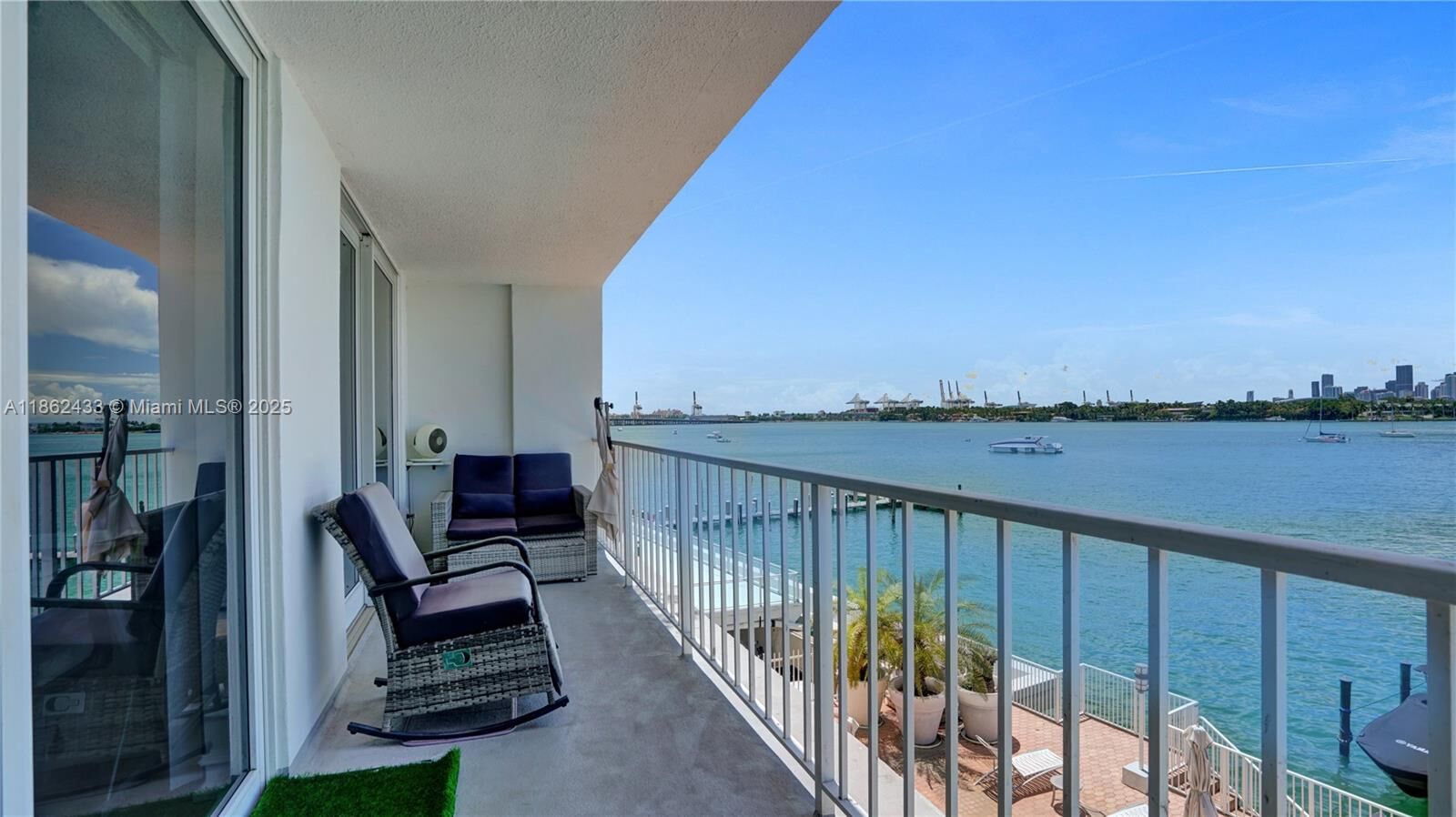 Property Photo: 1228 West Ave 201 FL 33139
