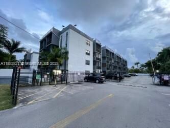13500 NE 3rd Ct 309  North Miami FL 33161 photo