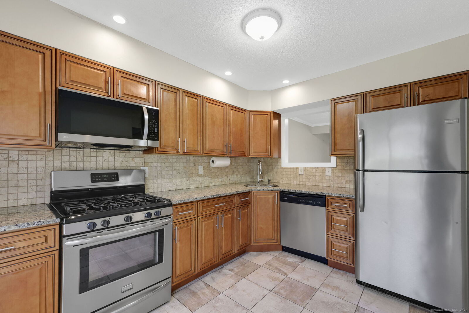 Property Photo: 231 Cottonwood Road 231 CT 06111