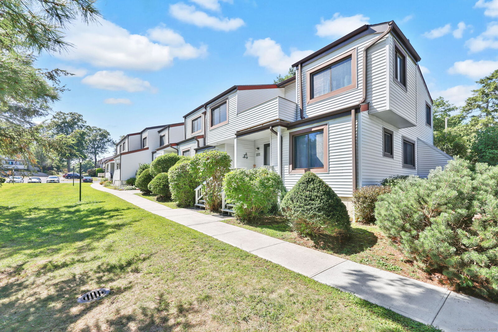 Property Photo: 231 Cottonwood Road 231 CT 06111