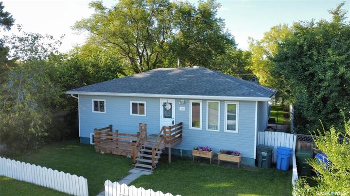 Property Photo: 718 6th Street E SK S6V 0M8