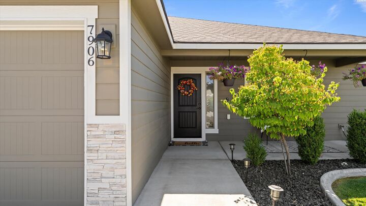 Property Photo: 7906 Babine Dr WA 99301