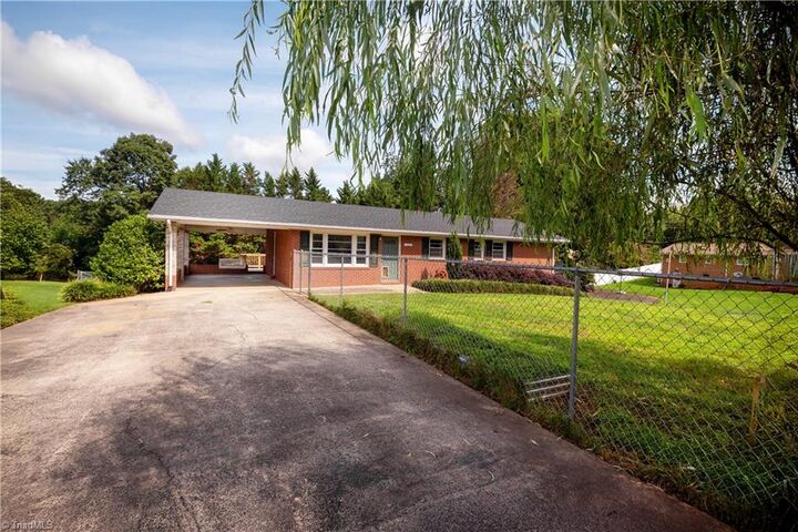Property Photo: 122 Gwynwood Drive NC 27030