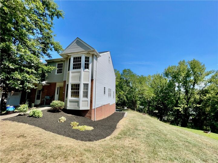 Property Photo:  102 Meadowview Dr  PA 15317 