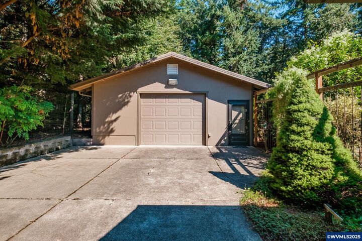 Property Photo: 2941 Inland Dr S OR 97302