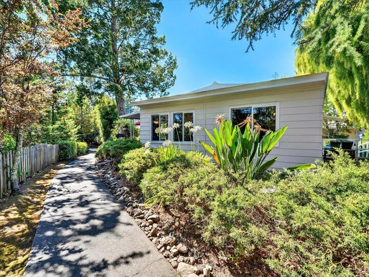 Property Photo: 71 Oakcreek Court CA 95409