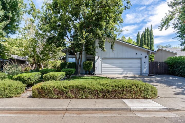 920 N Lincoln Street  Dixon CA 95620 photo
