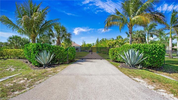 Property Photo: 6341 Green Blvd FL 34116