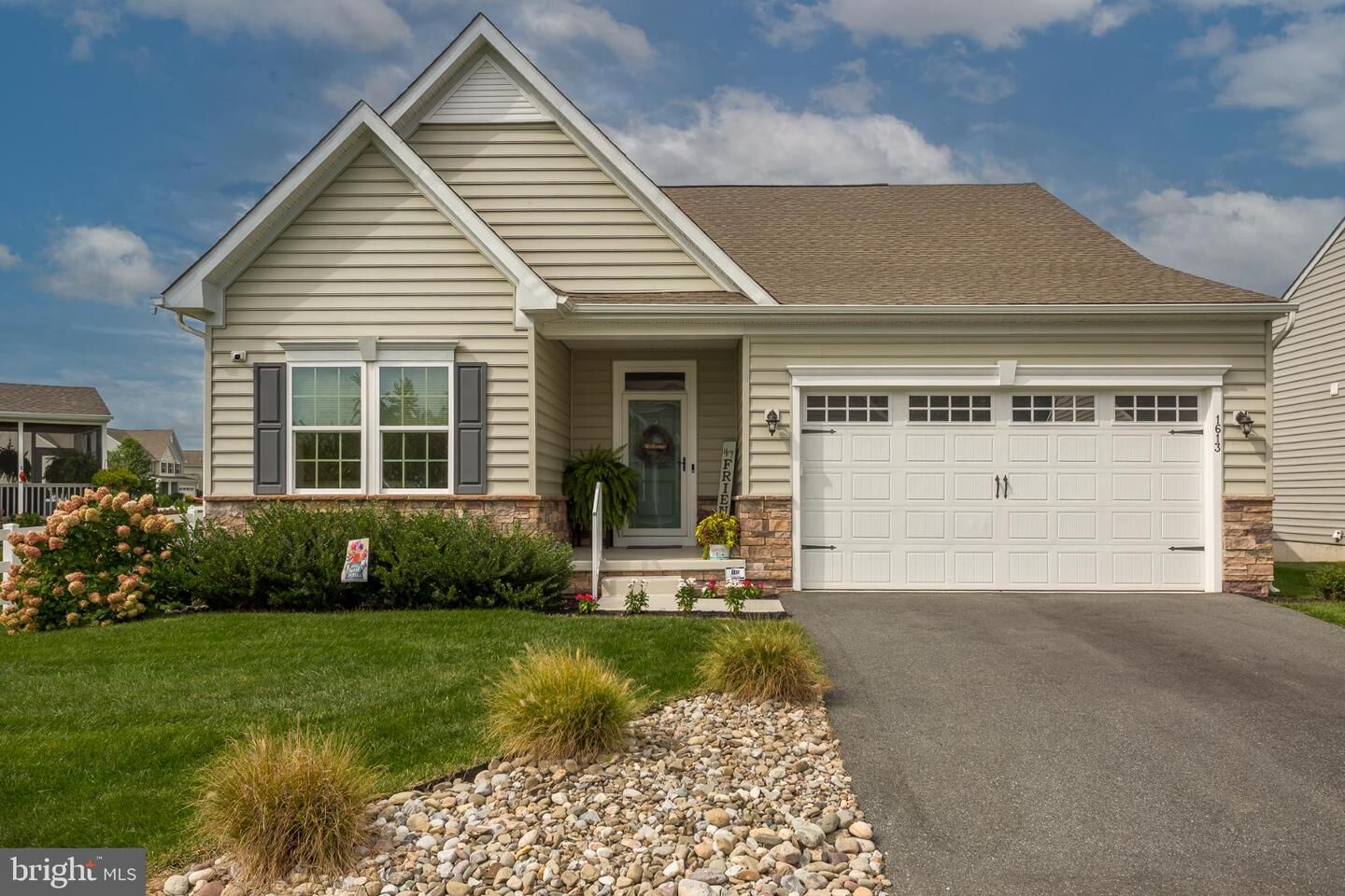 Property Photo: 1613 Ellinor Court DE 19709