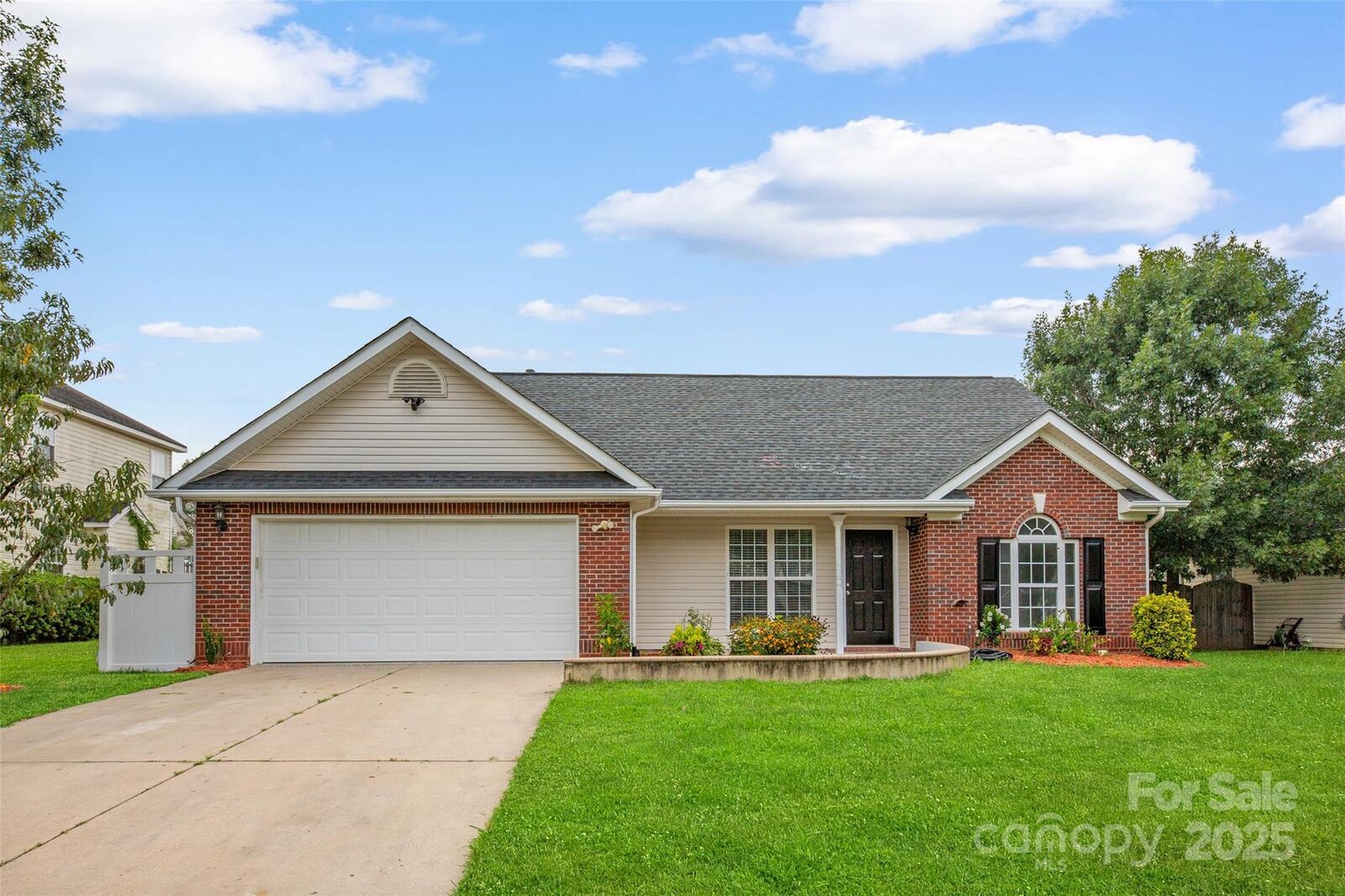 Property Photo:  1433 Winthrop Lane  NC 28110 