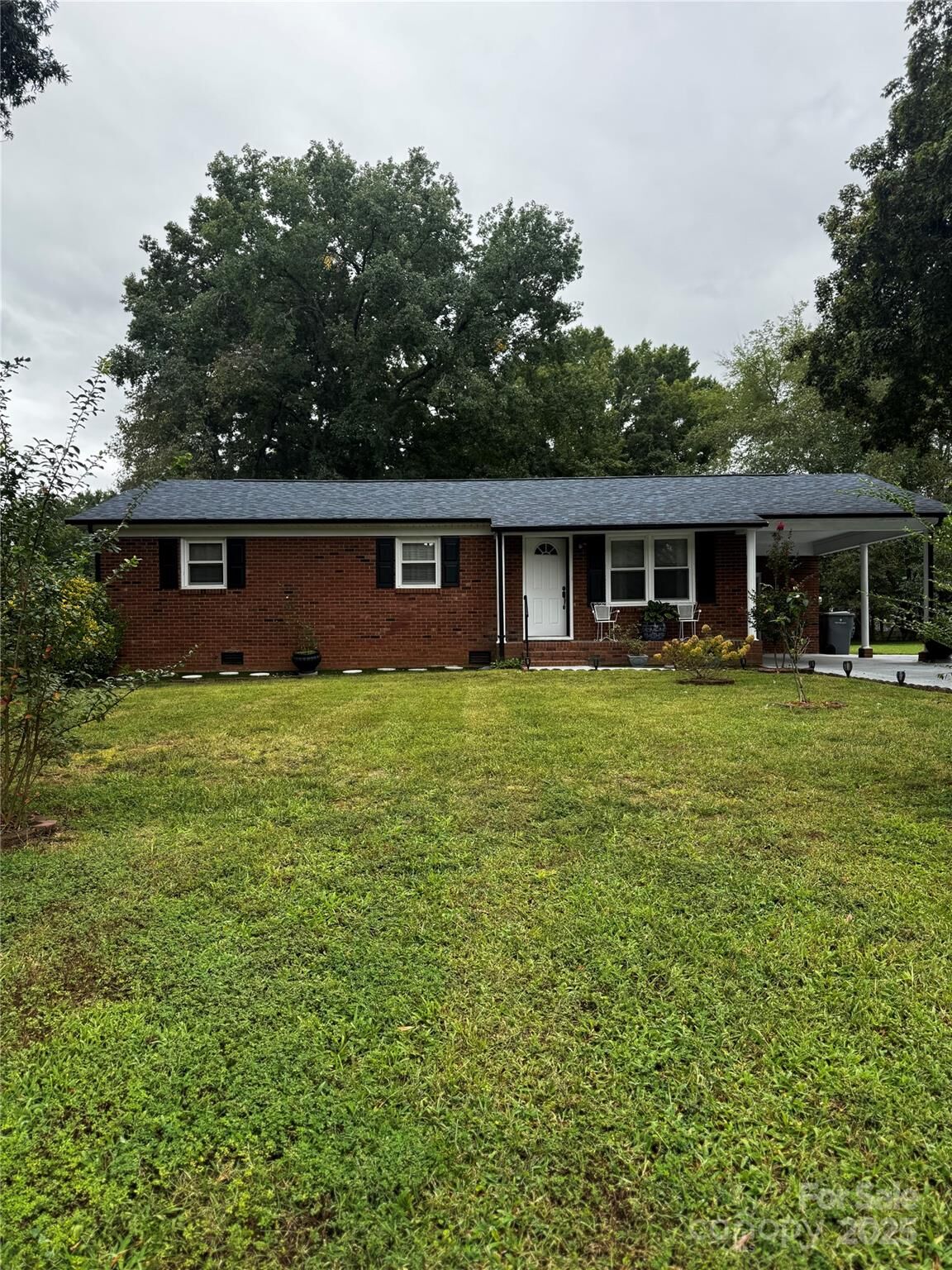 Property Photo:  324 Autumn Drive  NC 28075 