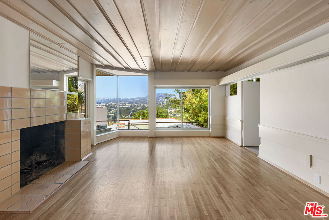 Property Photo:  1817 Edgecliffe Dr  CA 90026 