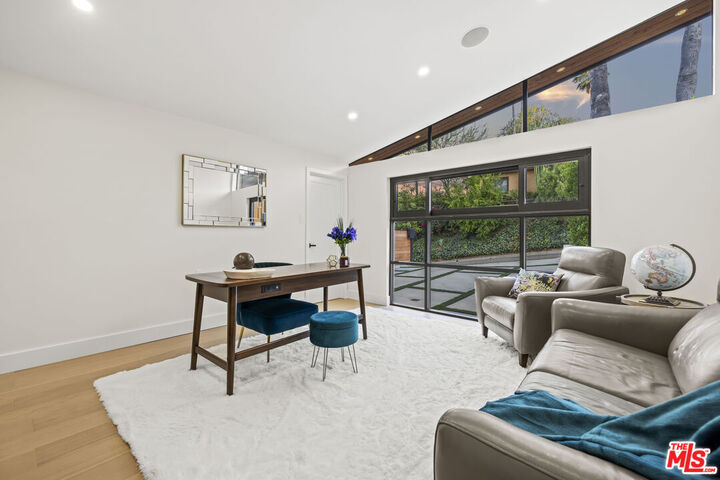Property Photo:  22263 Flanco Rd  CA 91364 