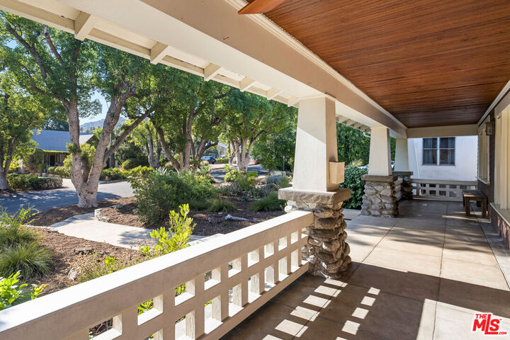Property Photo: 5230 La Roda Ave CA 90041