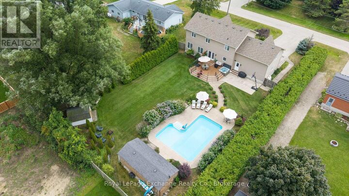 Property Photo:  985 Heritage Drive  ON N2Z 0B9 