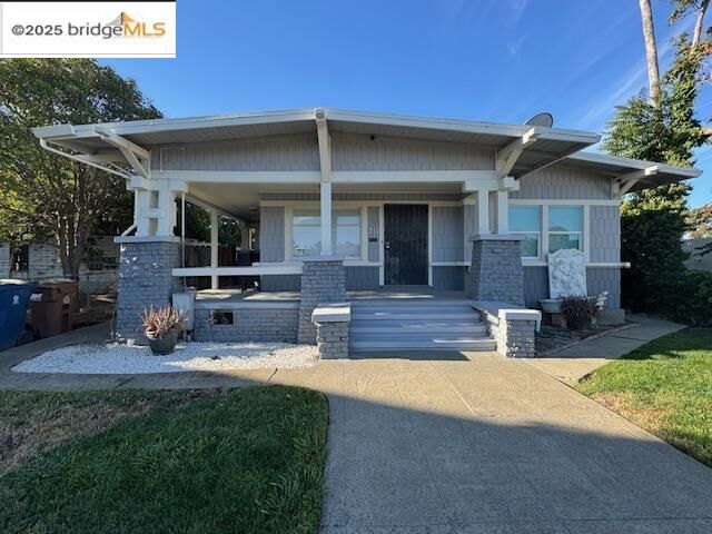 Property Photo: 711 W 4th St CA 94509