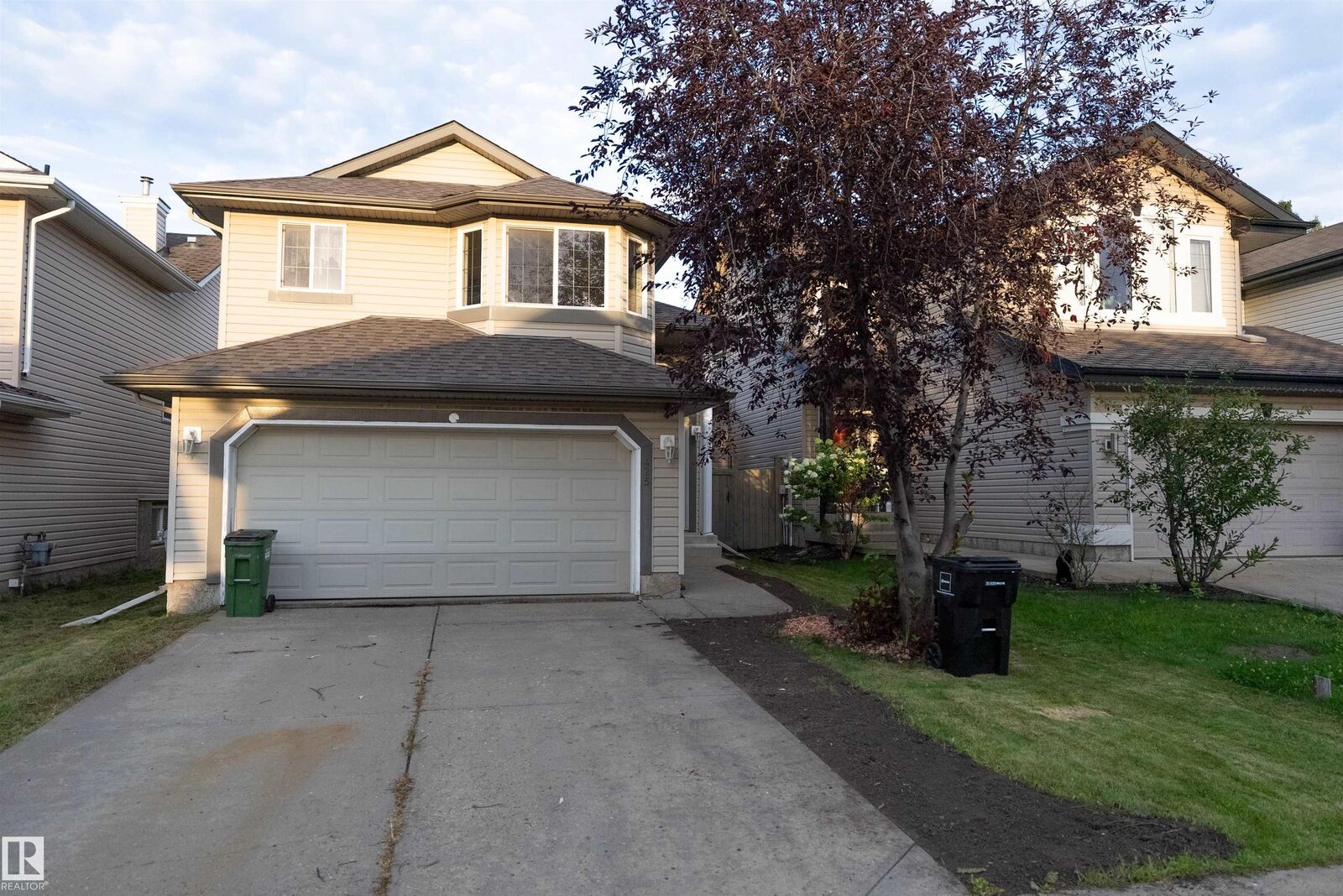 Property Photo: 425 84 Street SW AB T6X 1H9