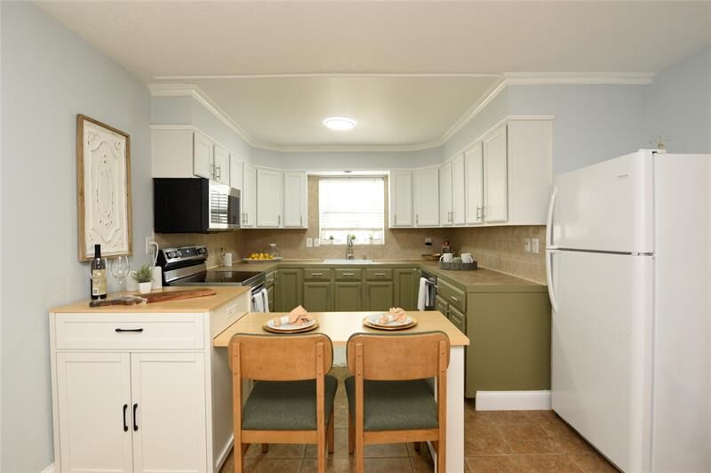 Property Photo: 1010 SE 15th St 112 FL 33316