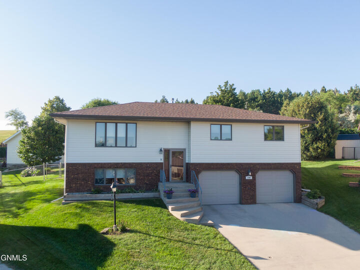 1707 Valle Moor Place  Bismarck ND 58501 photo