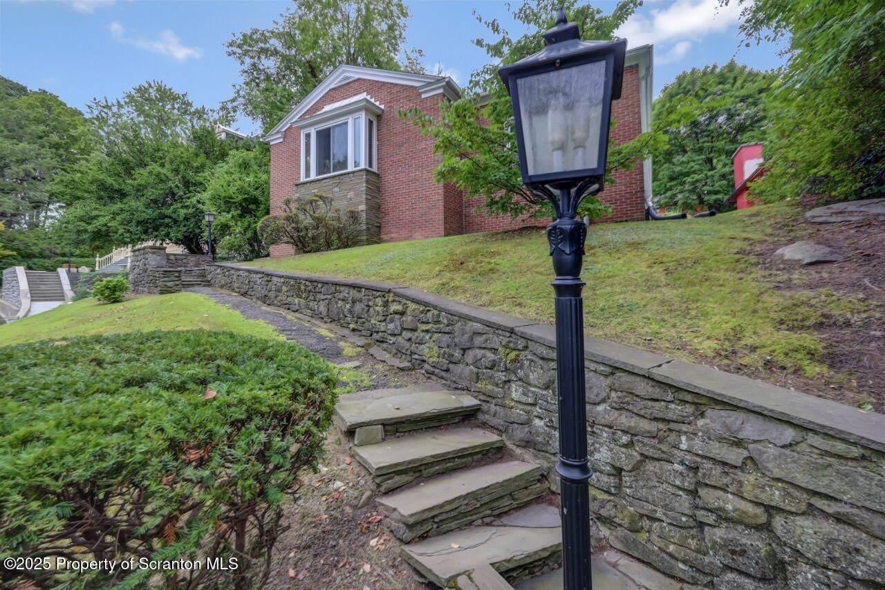 Property Photo:  606 N Webster Avenue  PA 18510 