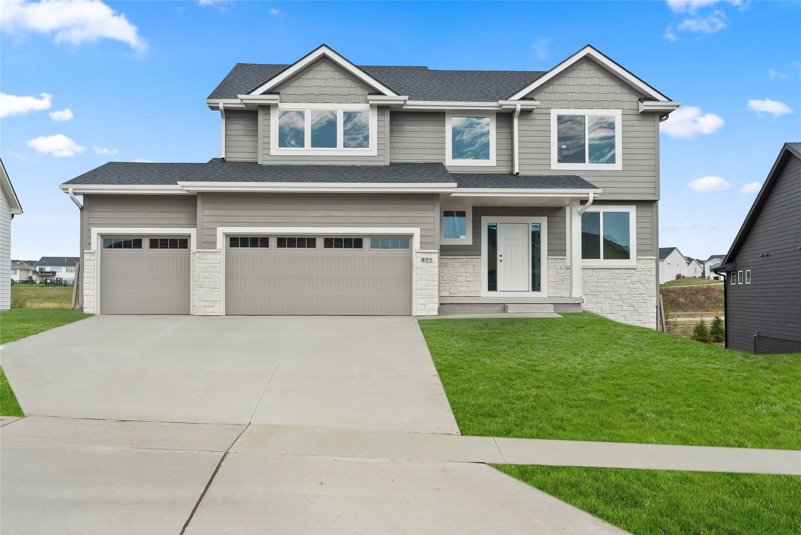 Property Photo: 895 Hamilton Road IA 50263