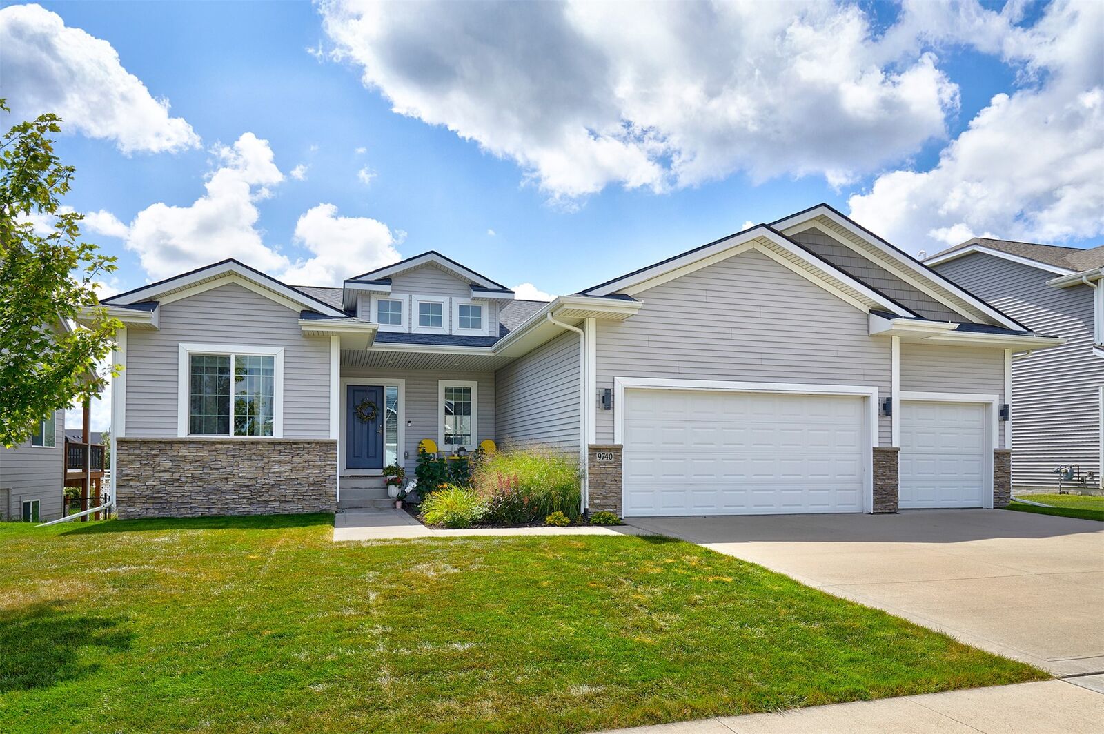 Property Photo: 9740 Larchwood Drive IA 50266