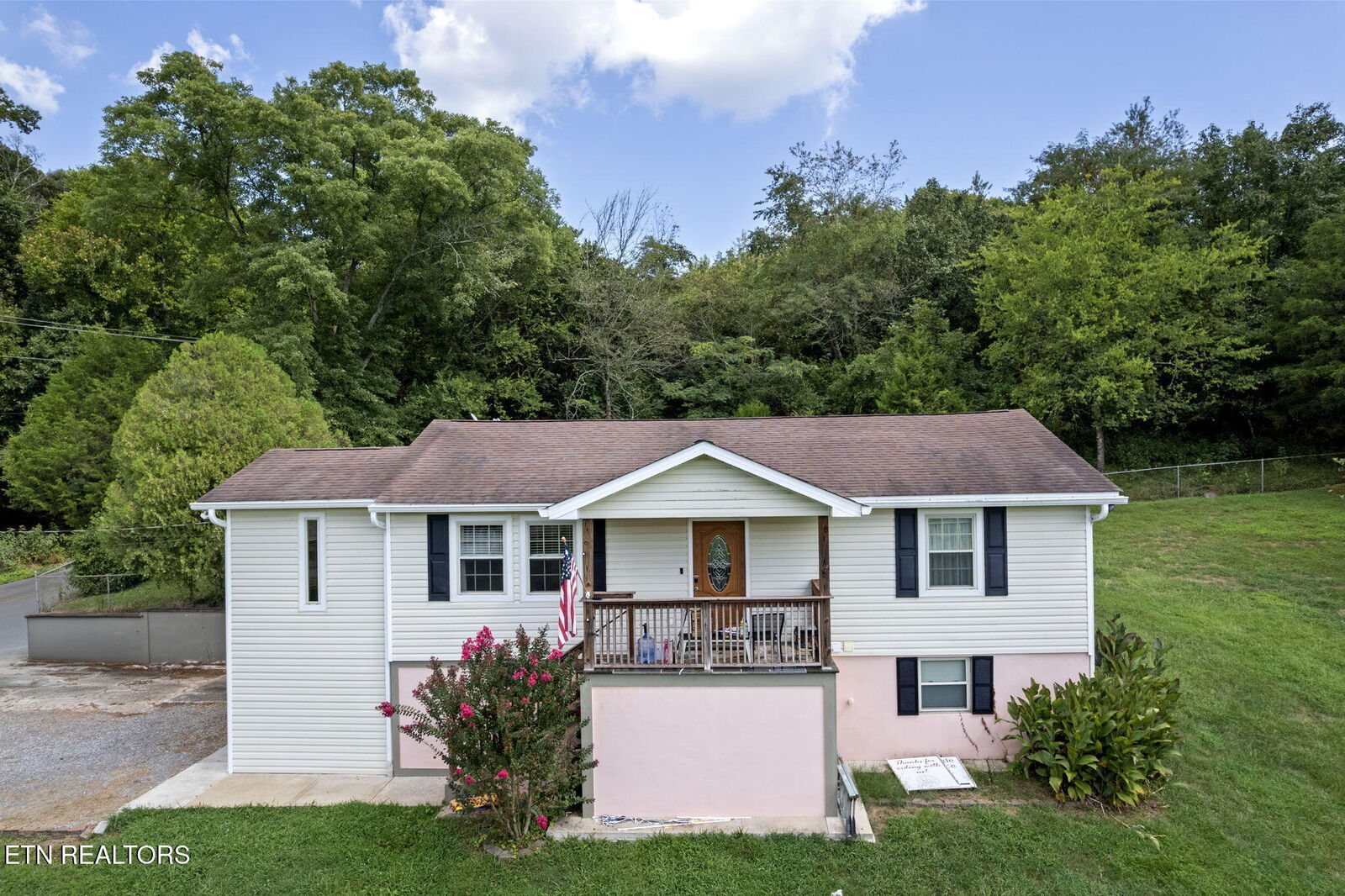 Property Photo: 1192 Lakeview Rd TN 37772