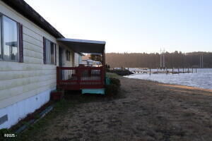 Property Photo: 955 NE Mill Street E-5 OR 97394