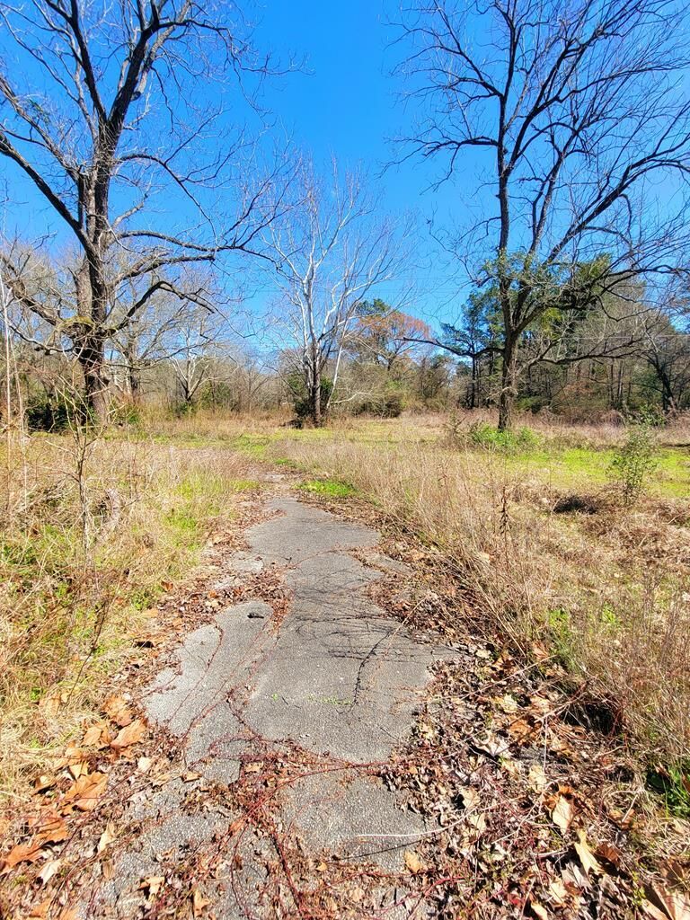 Property Photo:  112 S Broadway  TX 75847 