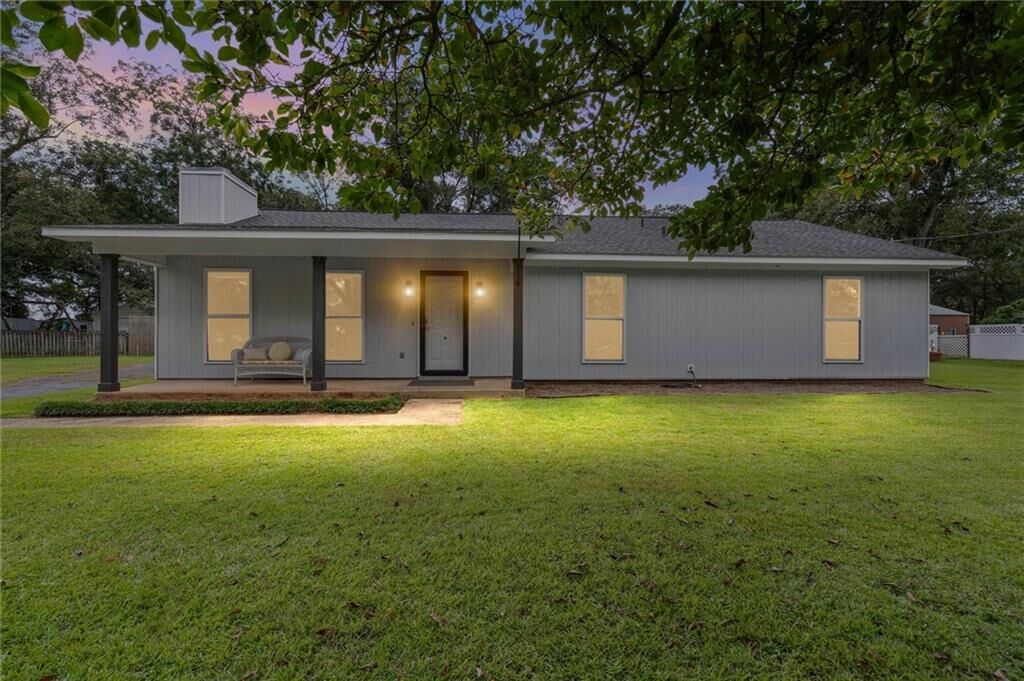 Property Photo: 8161 Grand Oaks Drive AL 36582